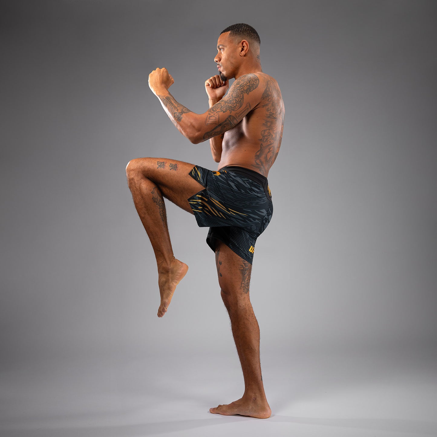 UFC Fusion by Venum Authentic Fight Night Fight Shorts voor Heren - Kort Fit - Champion