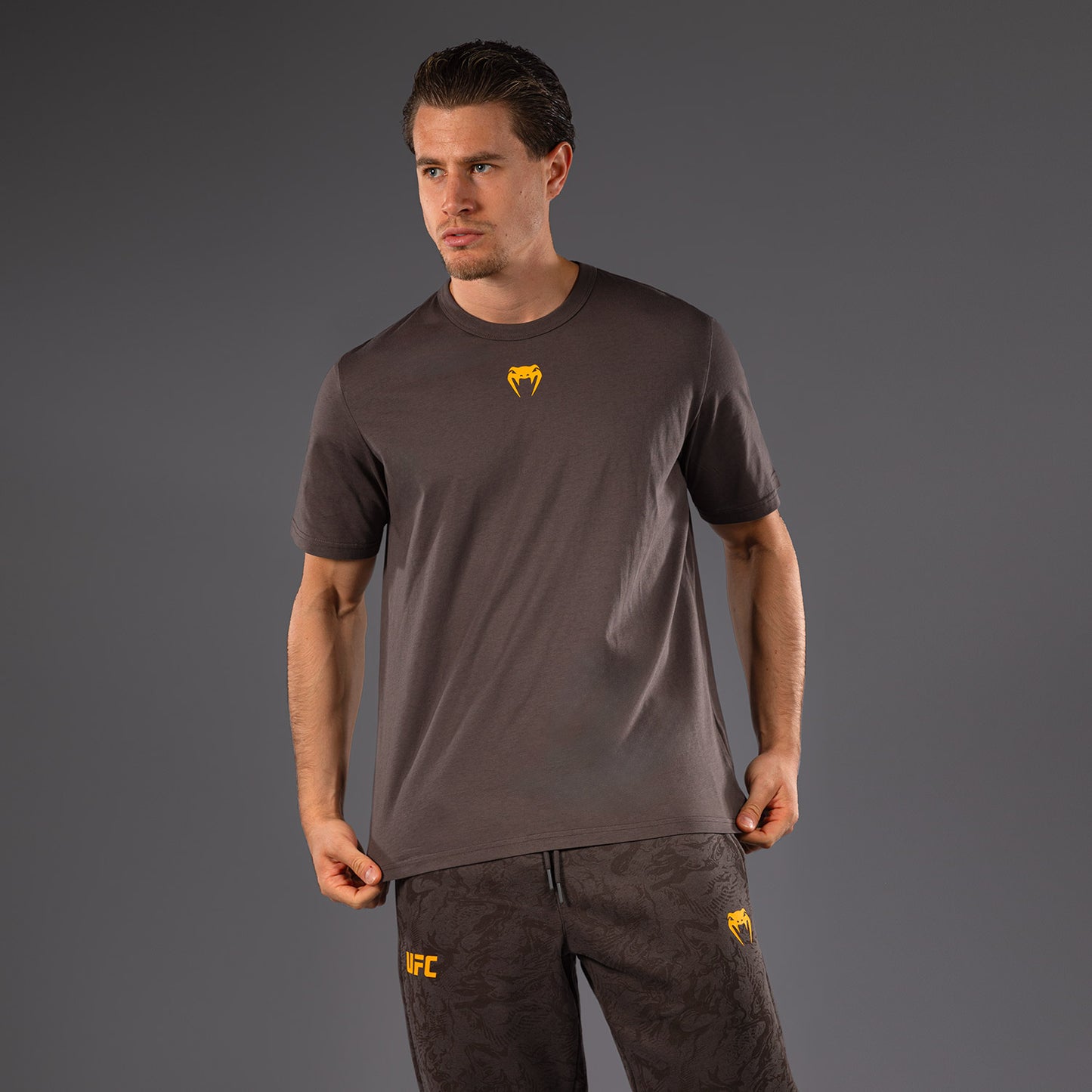 UFC Fusion by Venum Fight Week Korte Mouwen T-shirt voor Heren - Solid Earthen Brown