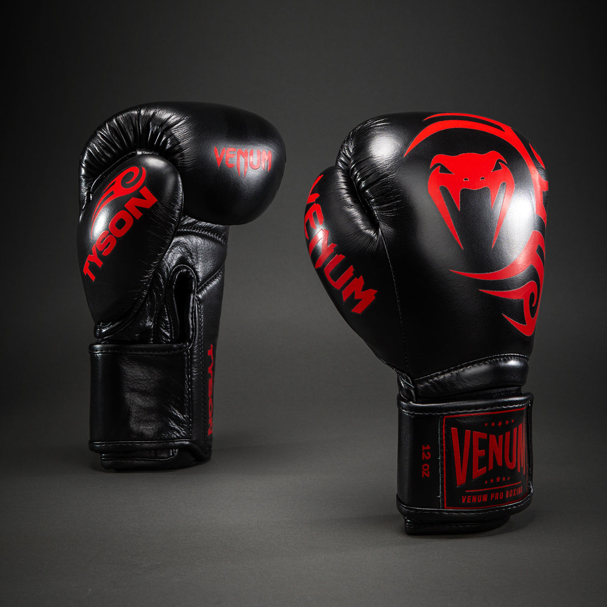 Venum Giant 2.0 Mike Tyson Pro Bokshandschoenen – Zwart/Rood - Inclusief tasje met trekkoord