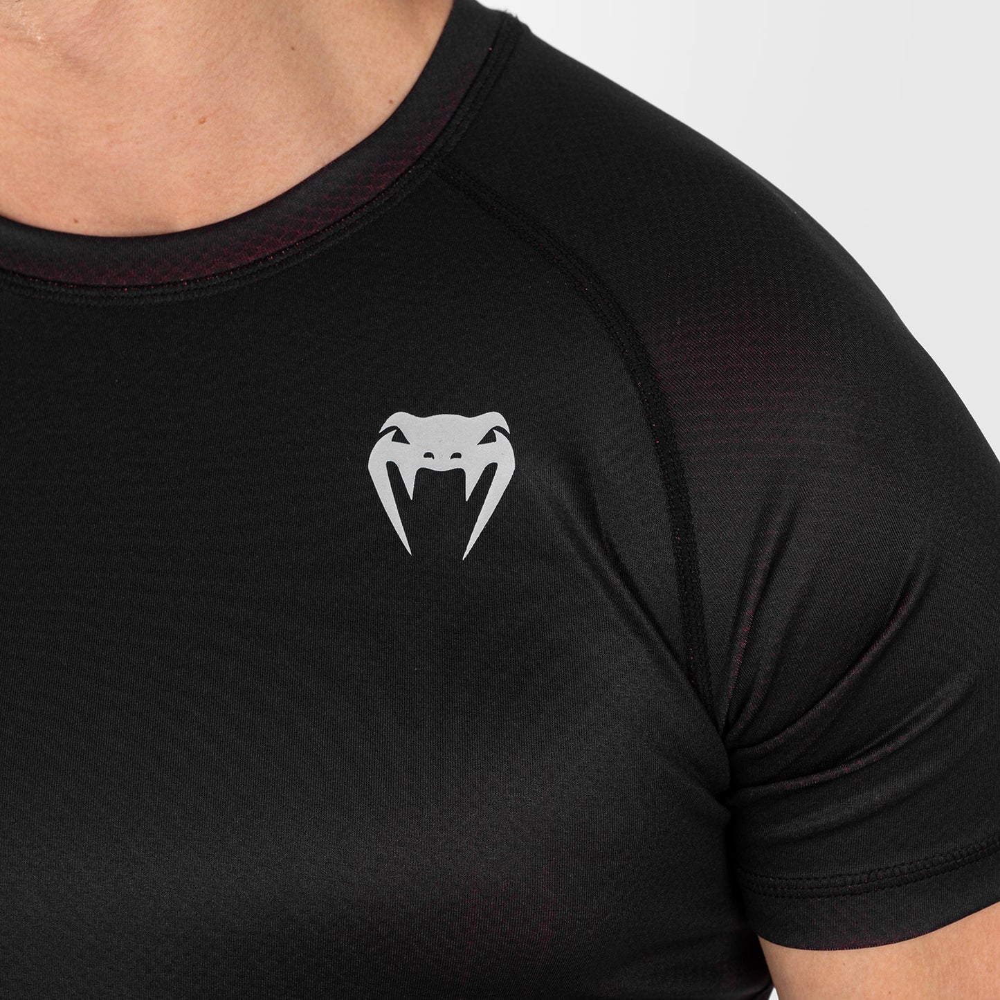 UFC Venum Performance Institute 2.0 Heren Rashguard met korte mouwen - Zwart/Rood