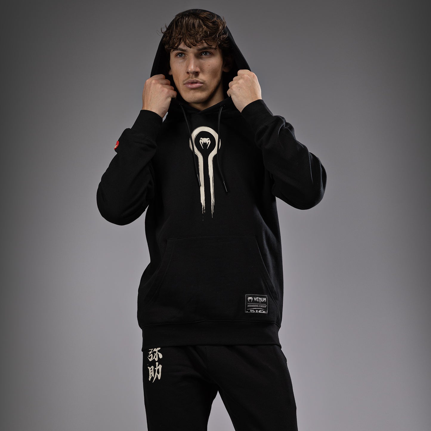 Venum x Assassin’s Creed Shadows Hoodie - Zwart