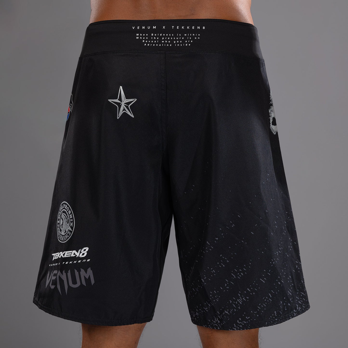 Venum x TEKKEN 8 - Paul Phoenix Vechtshorts - Zwart