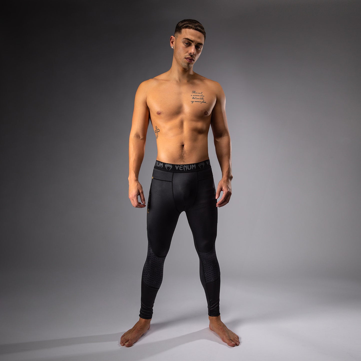 Venum x Assassin’s Creed Shadows Herenpetten - Zwart/Goud