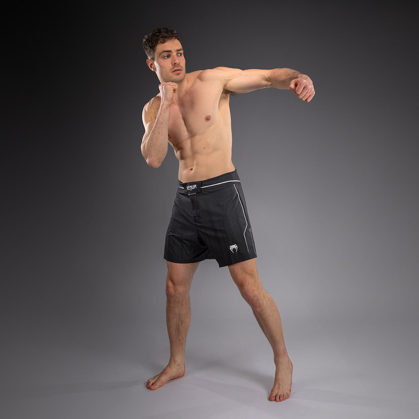 Venum Stealth Fightshorts – Zwart/Wit