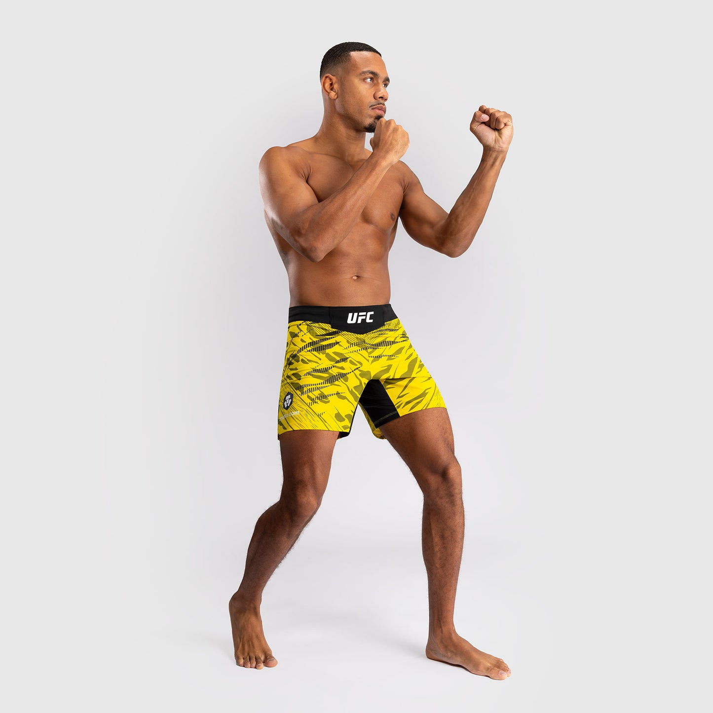 UFC Fusion by Venum Personalized Authentic Fight Night Fight Shorts voor Heren - Kort Fit - Geel