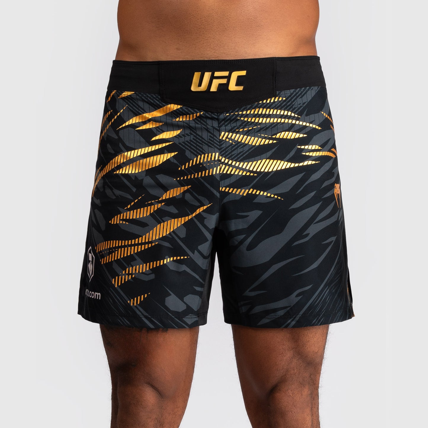 UFC Fusion by Venum Personalized Authentic Fight Night Fight Shorts voor Heren - Kort Fit - Kampioen