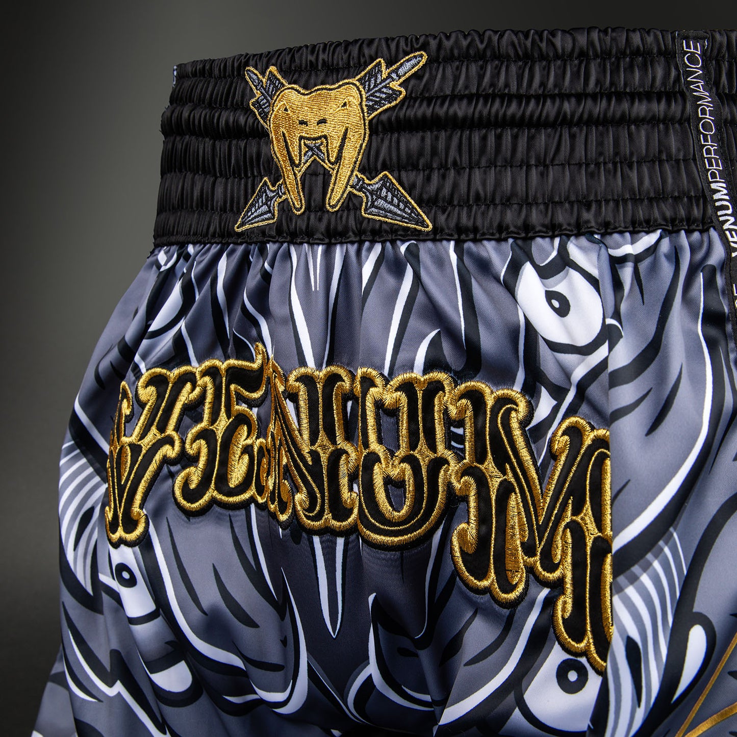 Venum Wolf Atak Muay Thai Shorts – Zwart/Grijs