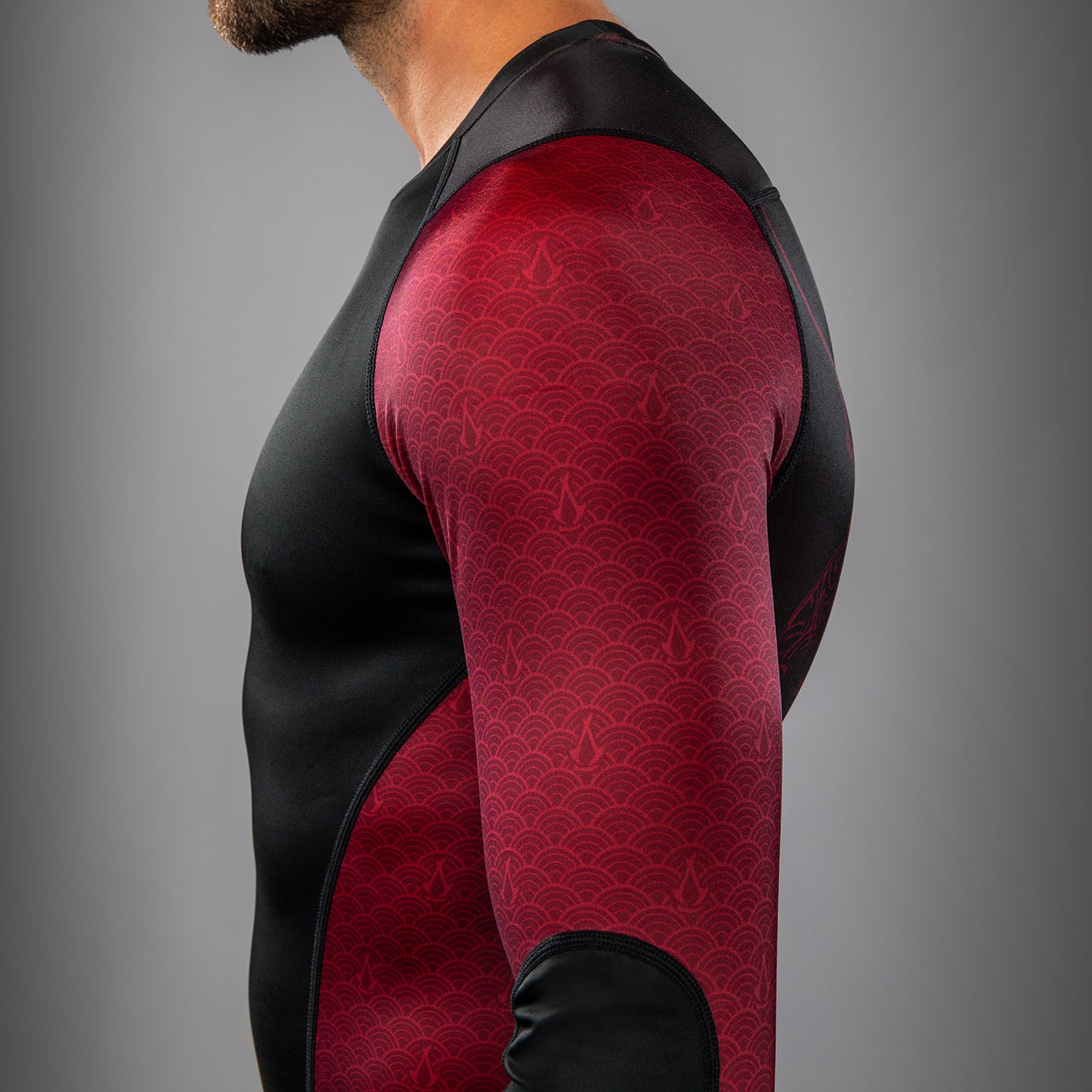 Venum x Assassin’s Creed Shadows Lange Mouwen Rashguard voor Mannen - Bordeaux/Zwart