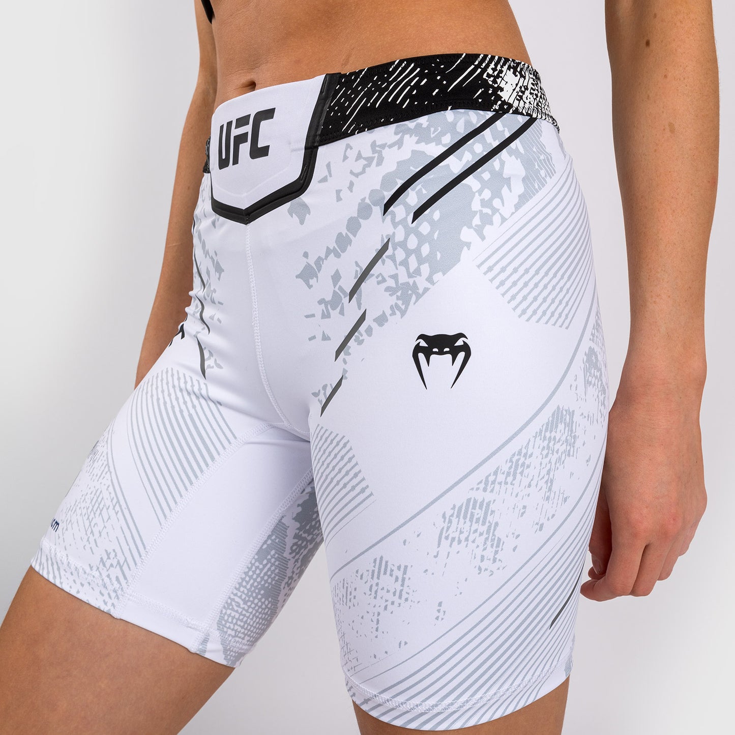 UFC Adrenaline by Venum Authentic Fight Night Dames Vale Tudo Short - Lang Model - Wit