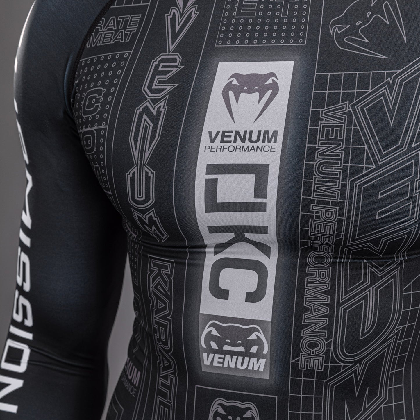 Karate Combat by Venum Rashguard met lange mouwen – Zwart/Grijs