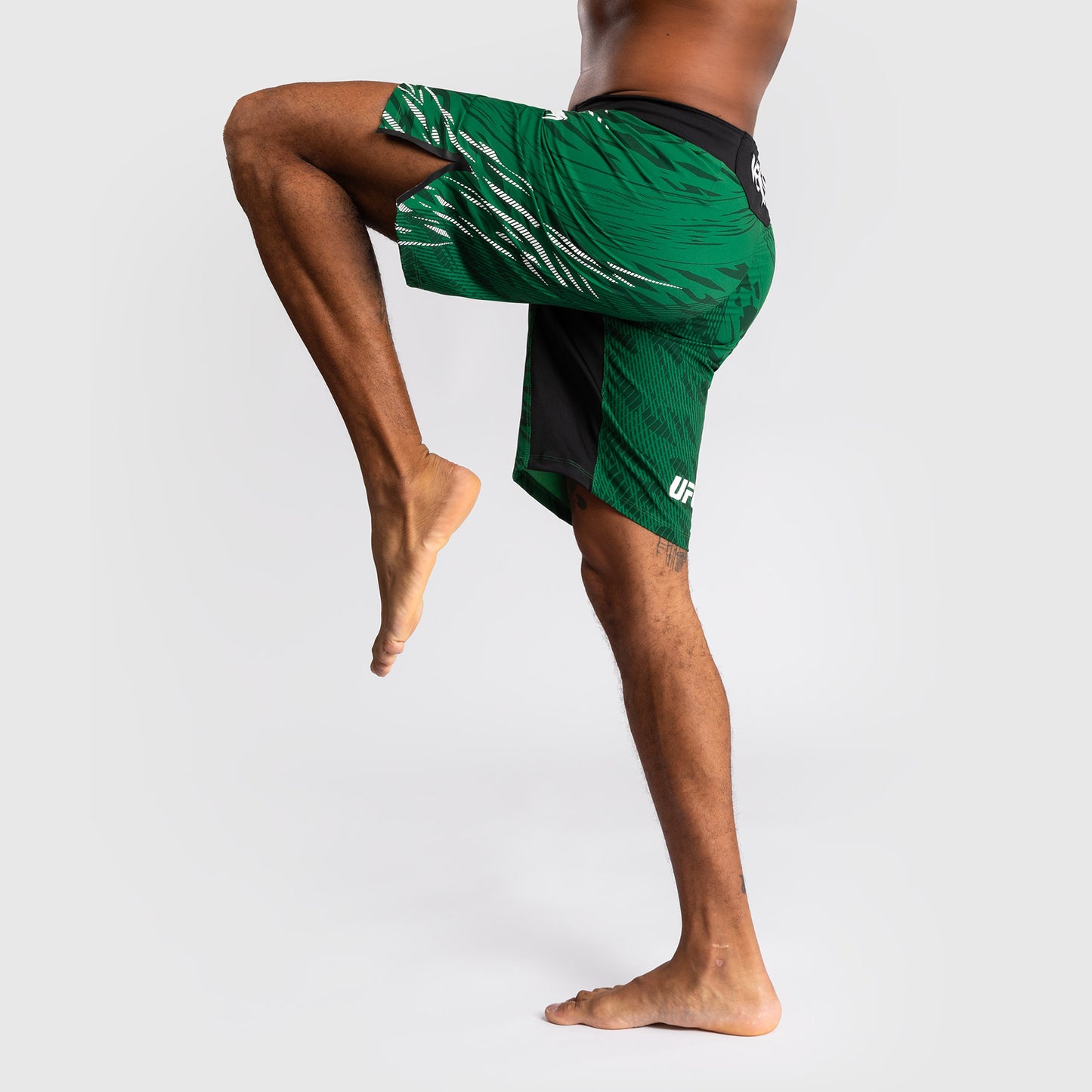 UFC Fusion by Venum Personalized Authentic Fight Night Fight Shorts voor Heren - Lang Fit - Groen
