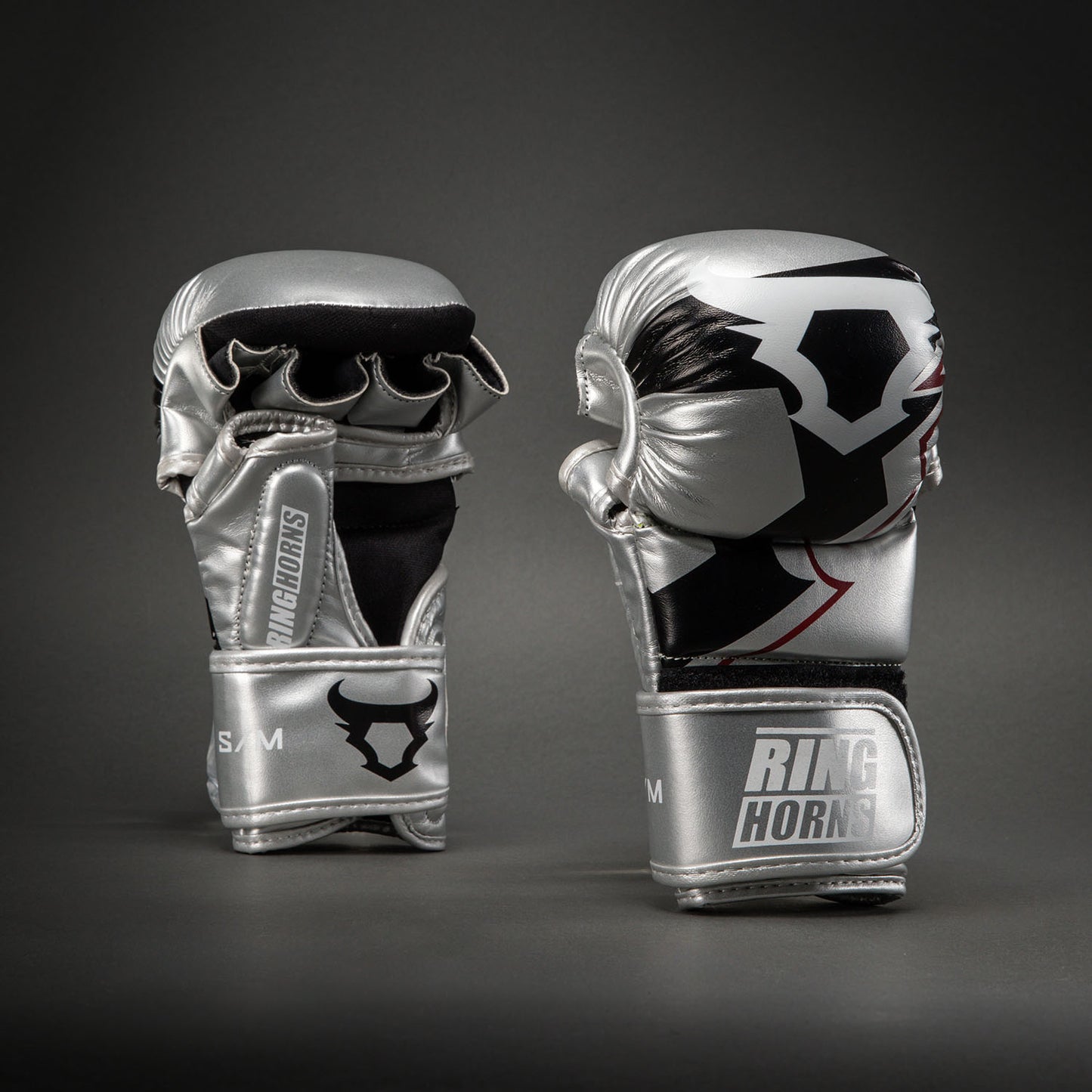 Ringhorns Charger by Venum MMA Handschoenen – Zilver/Zwart