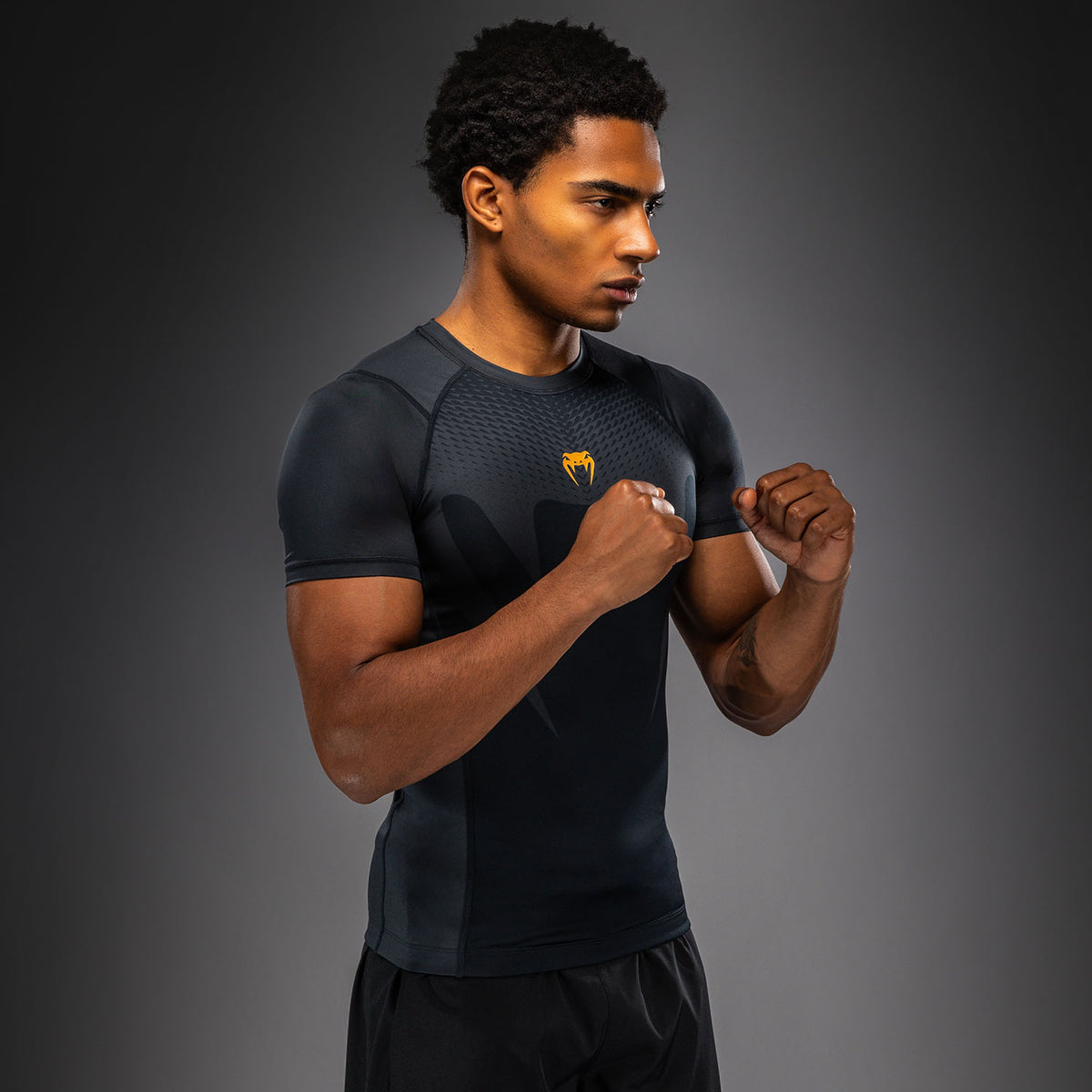 Venum Attack Rashguard met korte mouwen - Zwart/Goud