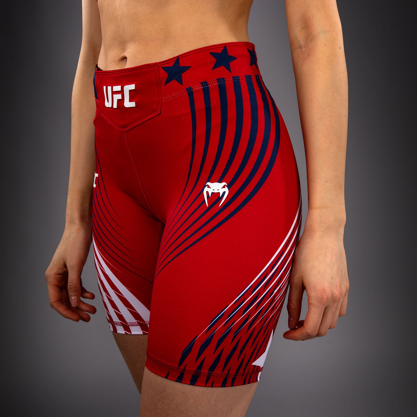 Official UFC Freedom 250 by Venum Authentic Vale Tudo Shorts Long Fit voor dames - Rood