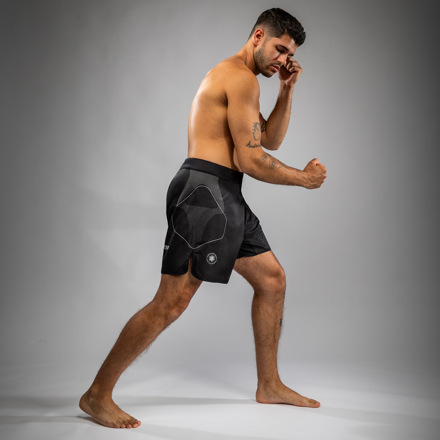 Venum Nexus Fight Shorts – Zwart/Zilver