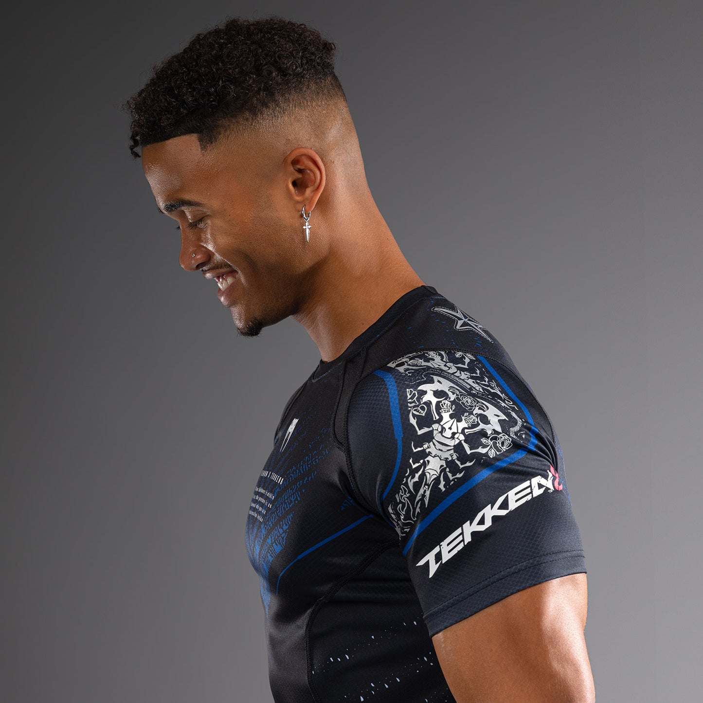 Venum x TEKKEN 8 - Paul Phoenix Rashguard - Zwart/Blauw
