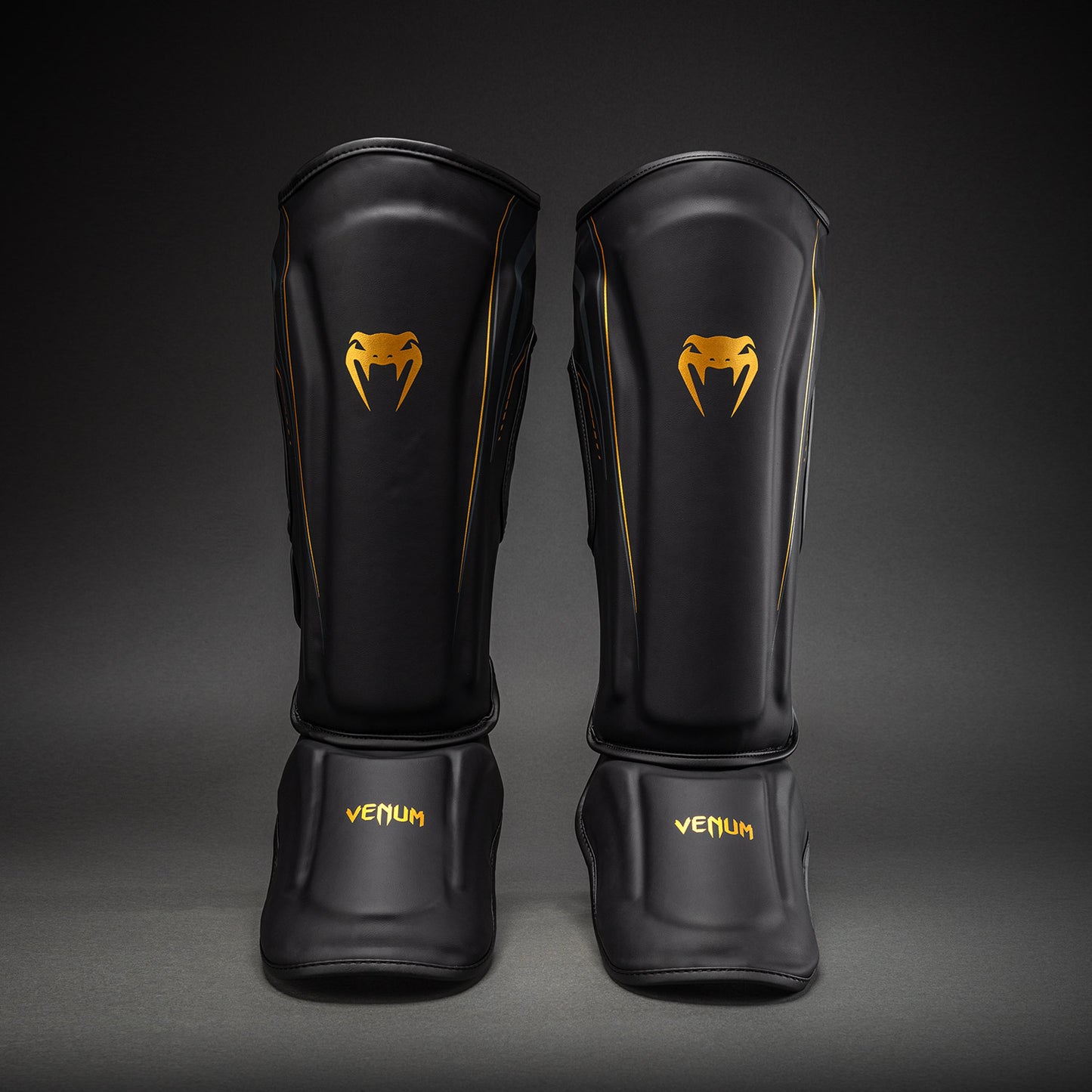 Venum Streamline Scheenbeschermers – Zwart/Goud