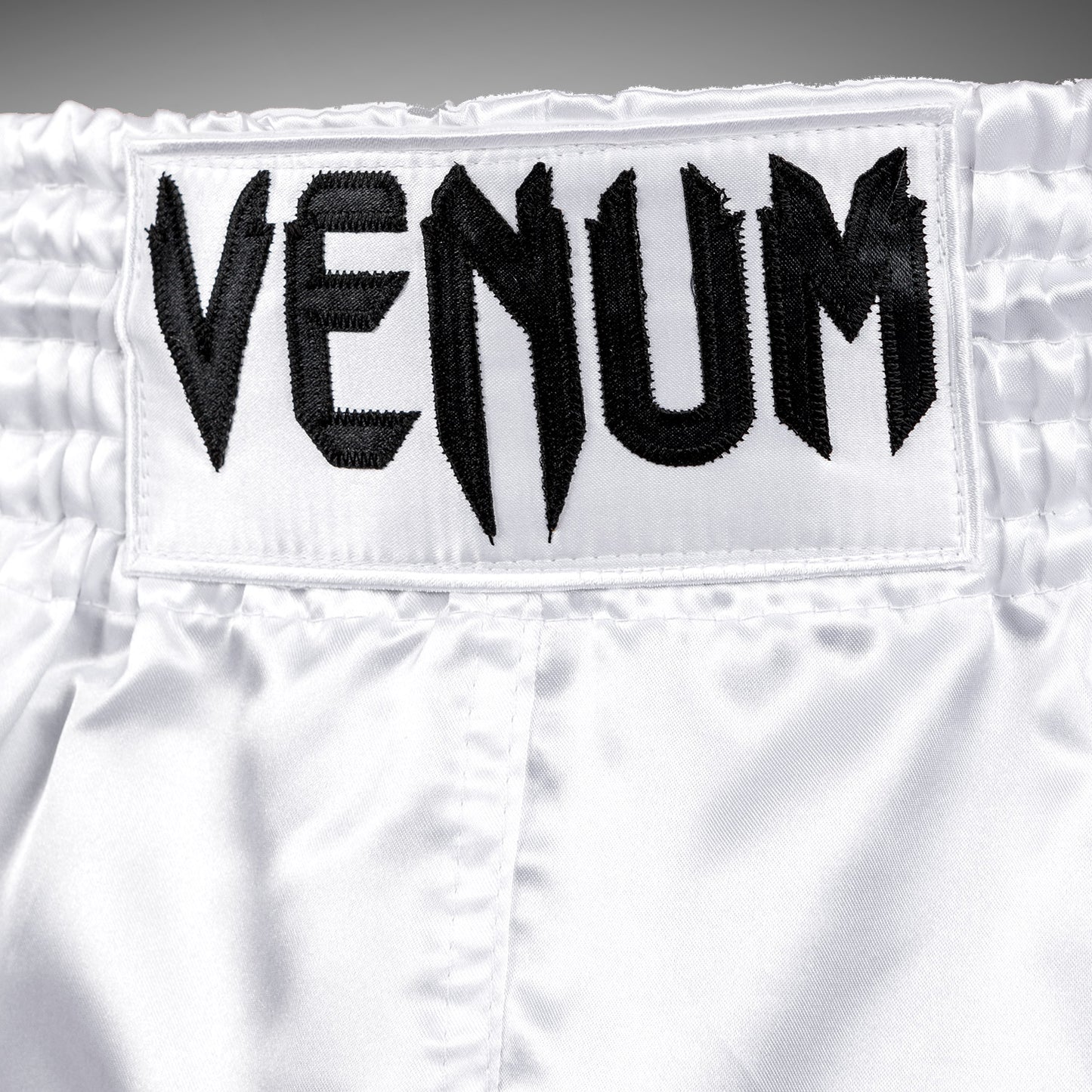 Venum Classic Muay Thai-short - wit/zwart