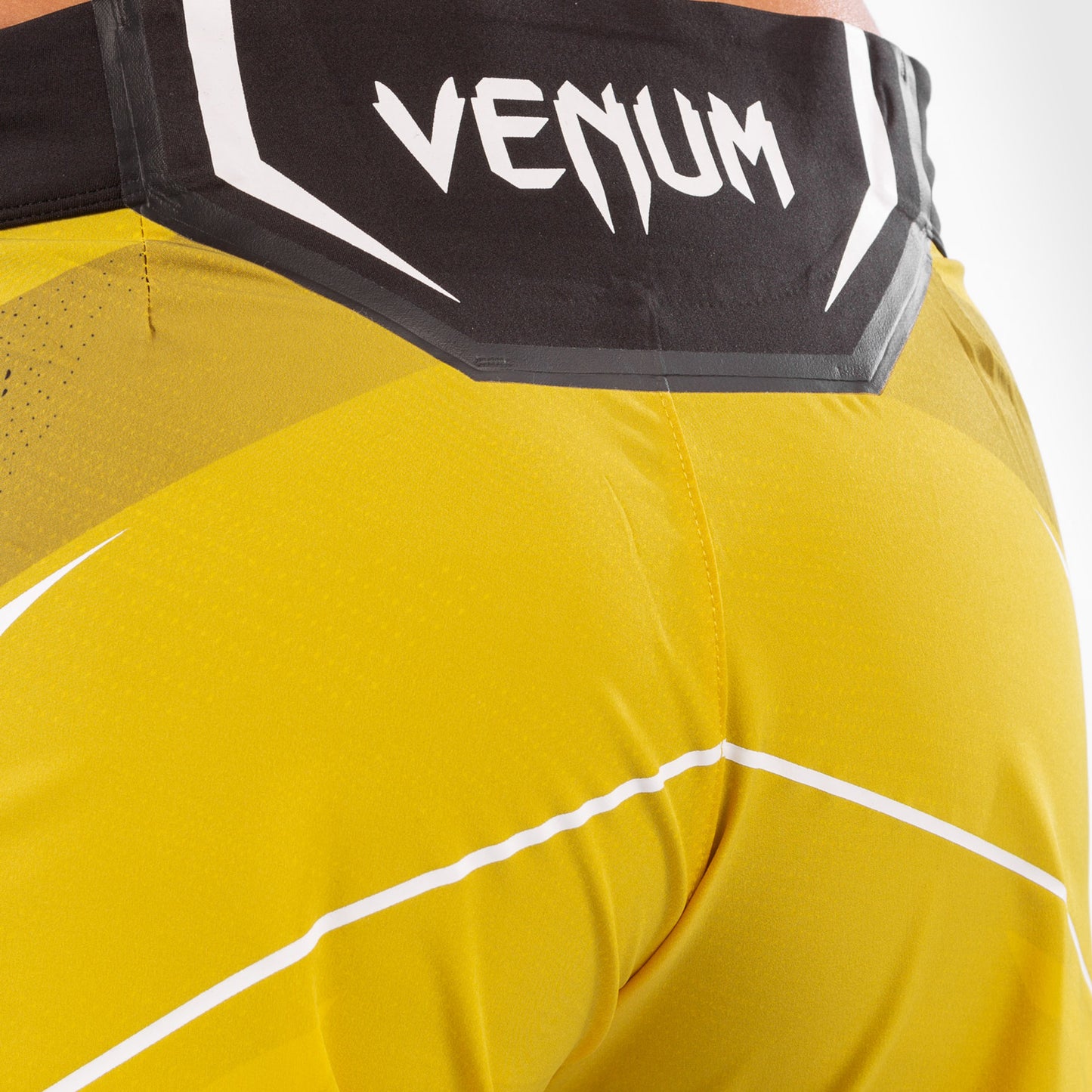 UFC Venum Authentic Fight Night Damesshort - Long Fit - Geel