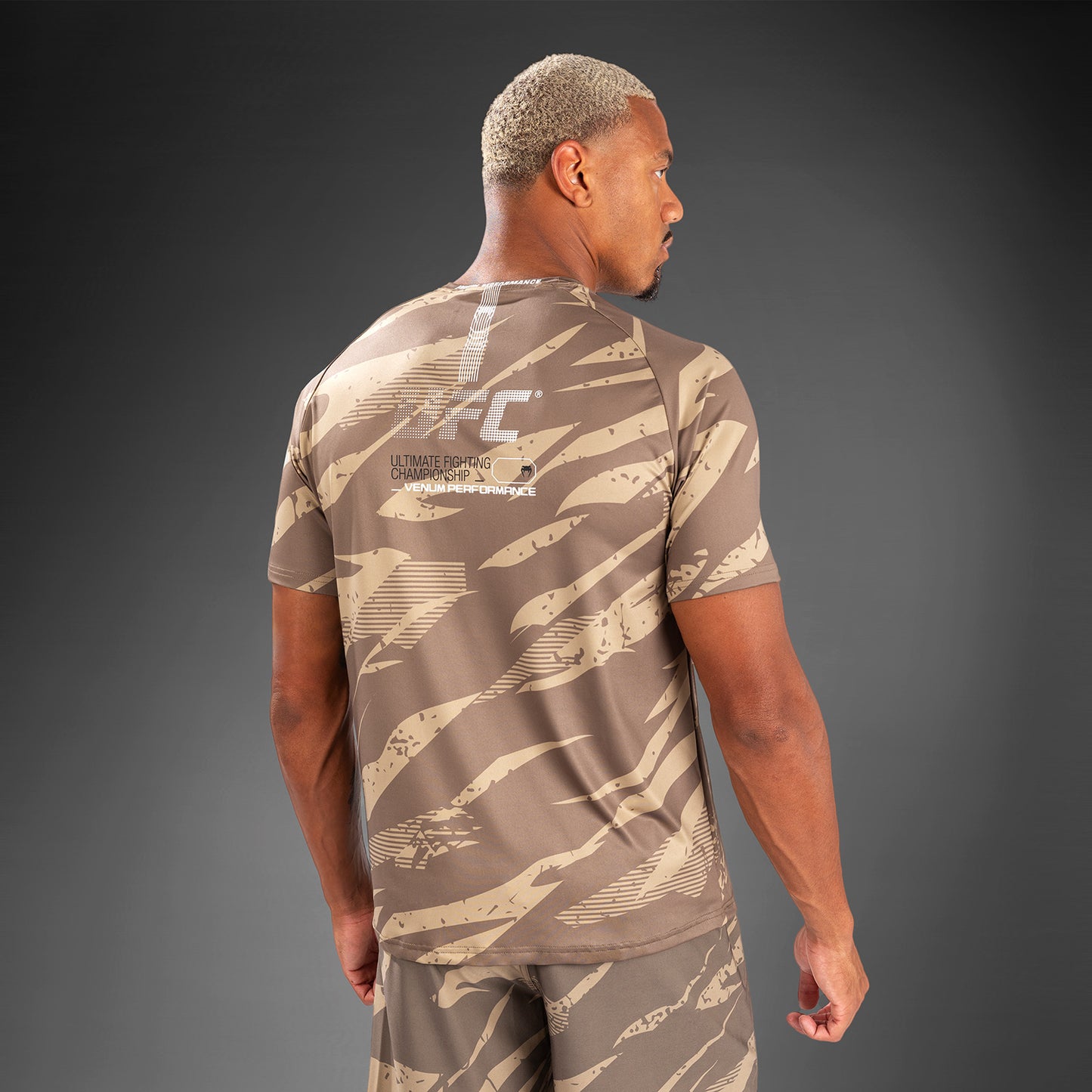 UFC Adrenaline By Venum Fight Week Dry Tech T-Shirt Voor Mannen - Desert Camo