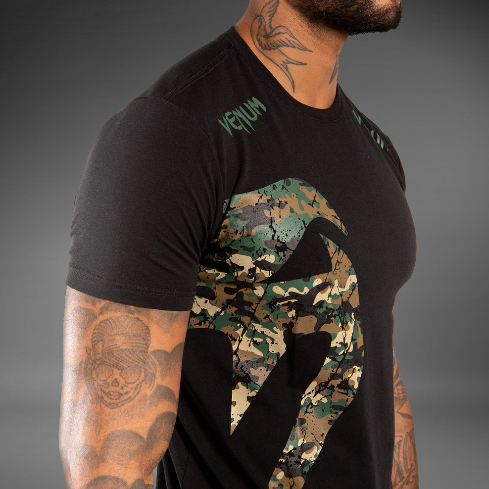 Venum Original Giant T-shirt - Zwart / Boscamouflaje