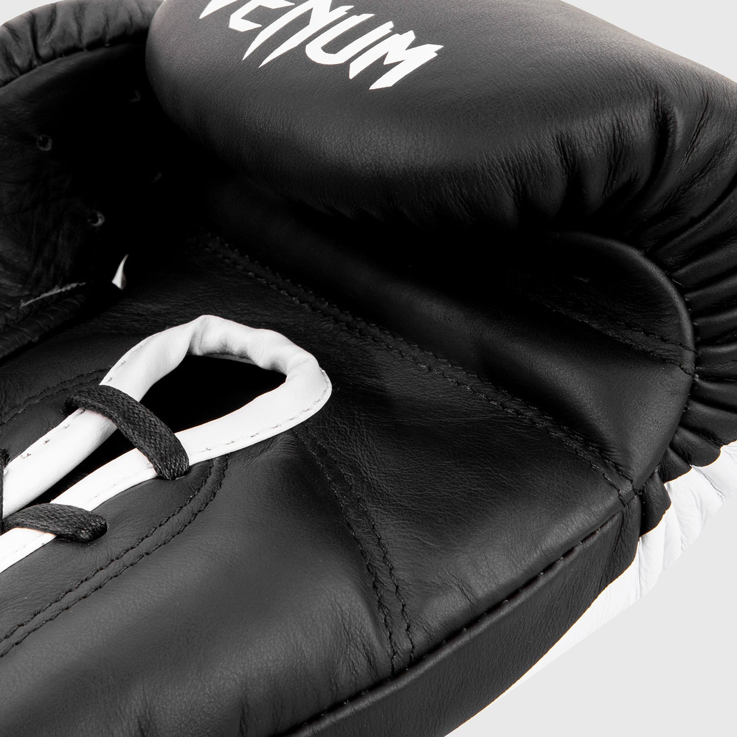 Venum Giant 2.0 Pro bokshandschoenen - met veters