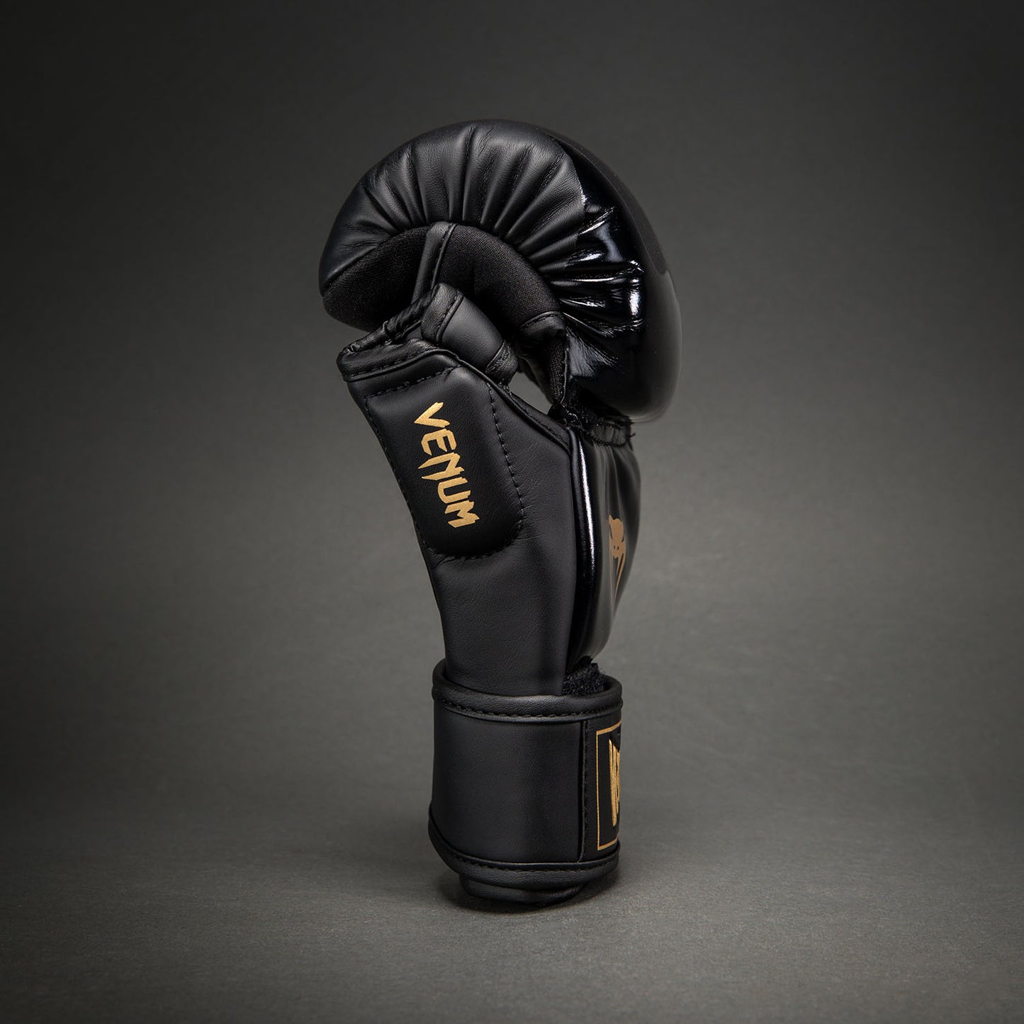 Venum Attack 2.0 Sparring Handschoenen – Zwart/Goud