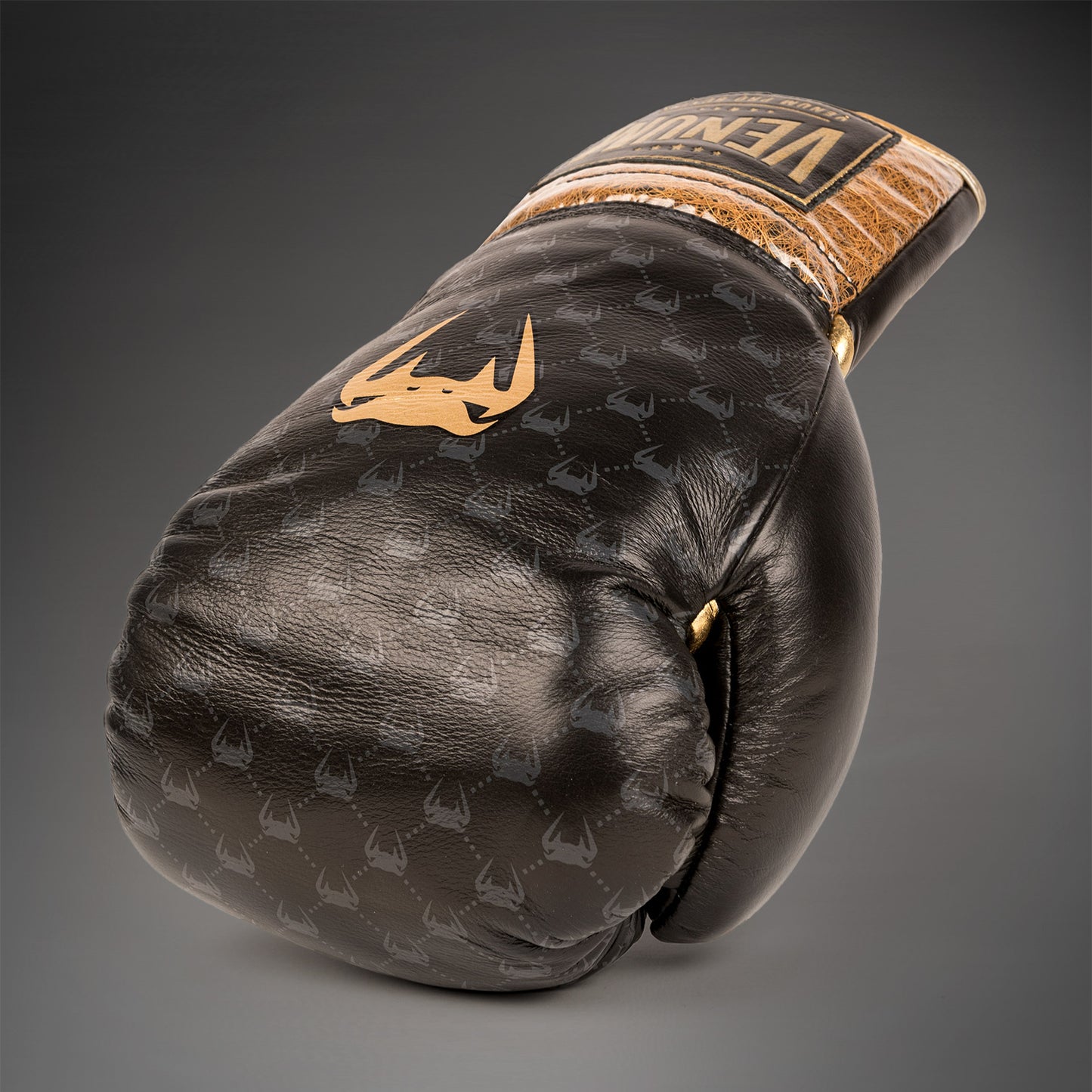Venum Coco Monogram Pro bokshandschoenen  - Intens zwart