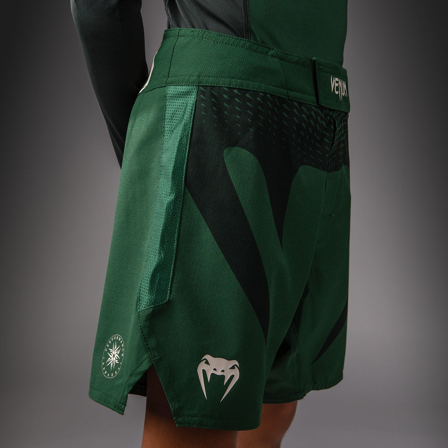 Venum Attack Fightshorts voor kinderen - Bosgroen/Off White