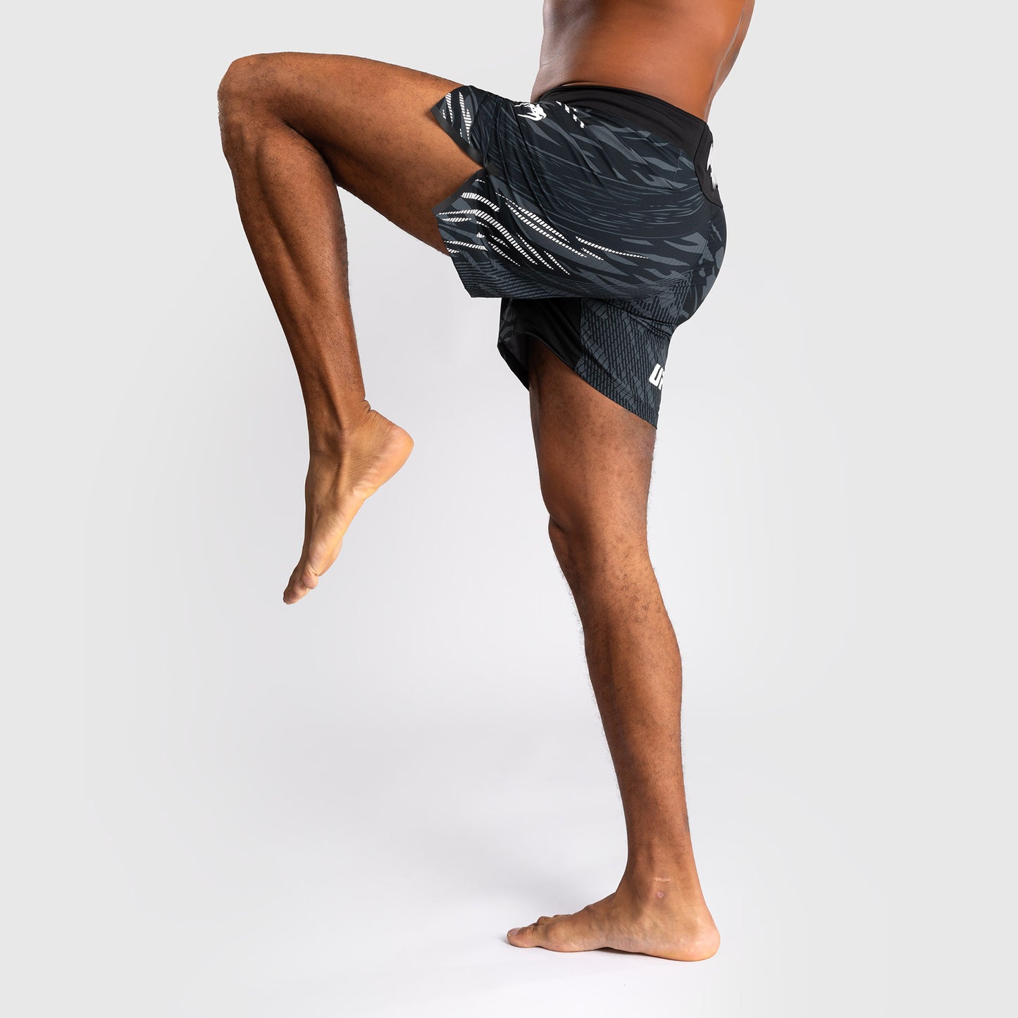 UFC Fusion by Venum Personalized Authentic Fight Night Fight Shorts voor Heren - Kort Fit - Zwart