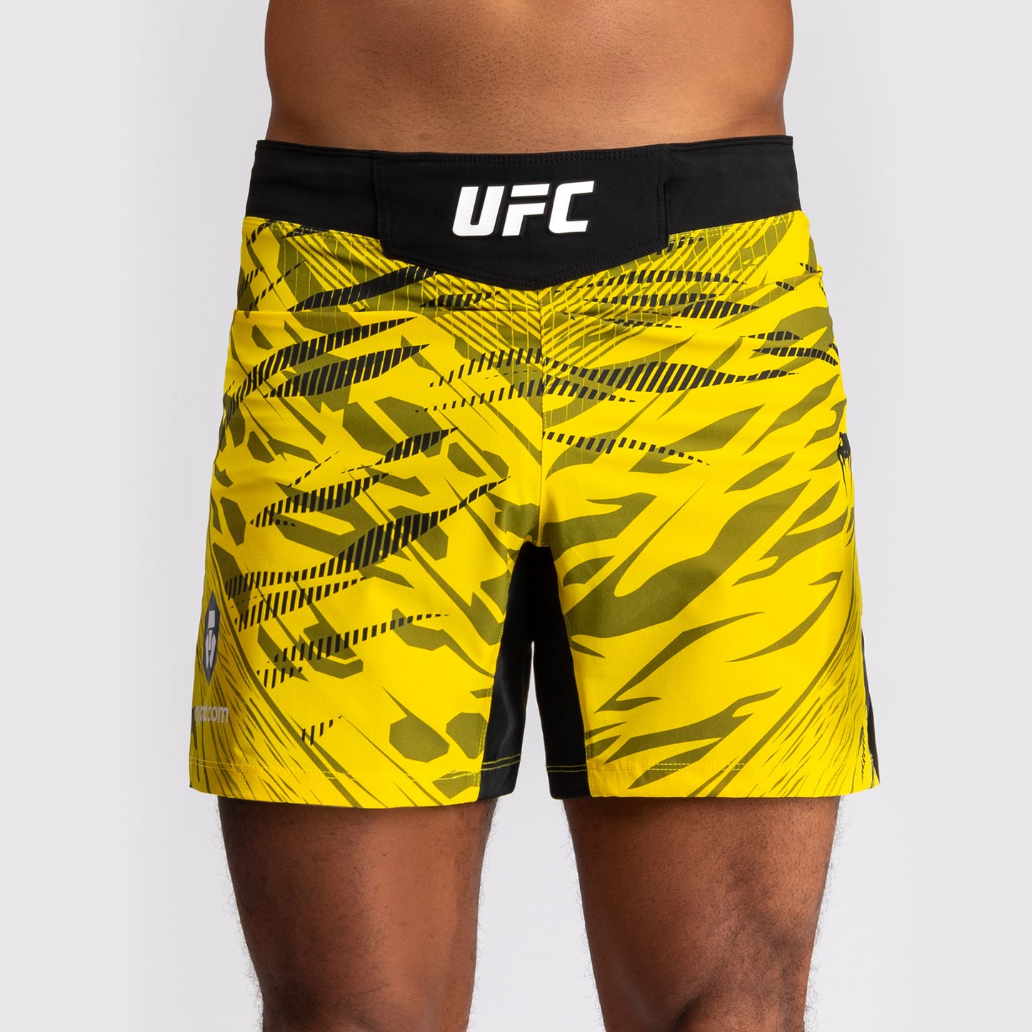 UFC Fusion by Venum Personalized Authentic Fight Night Fight Shorts voor Heren - Kort Fit - Geel
