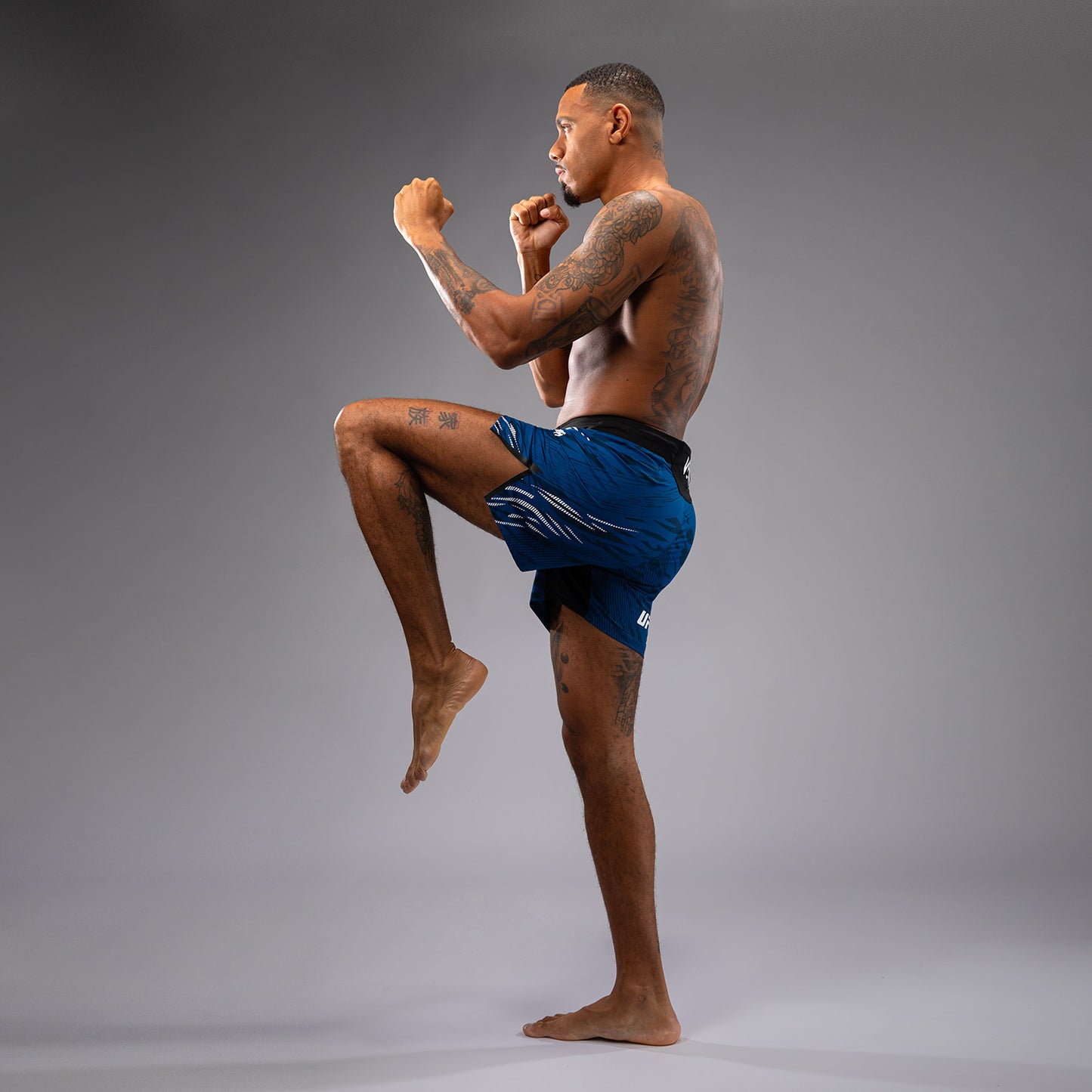 UFC Fusion by Venum Authentic Fight Night Fight Shorts voor Heren - Kort Fit - Blauw