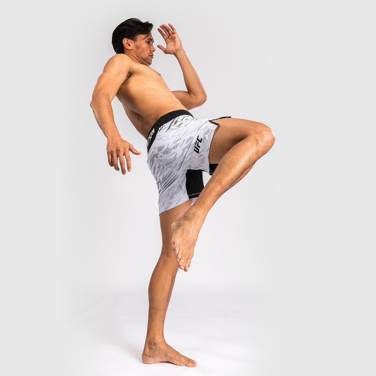 UFC Fusion by Venum Personalized Authentic Fight Night Fight Shorts voor Heren - Kort Fit - Wit