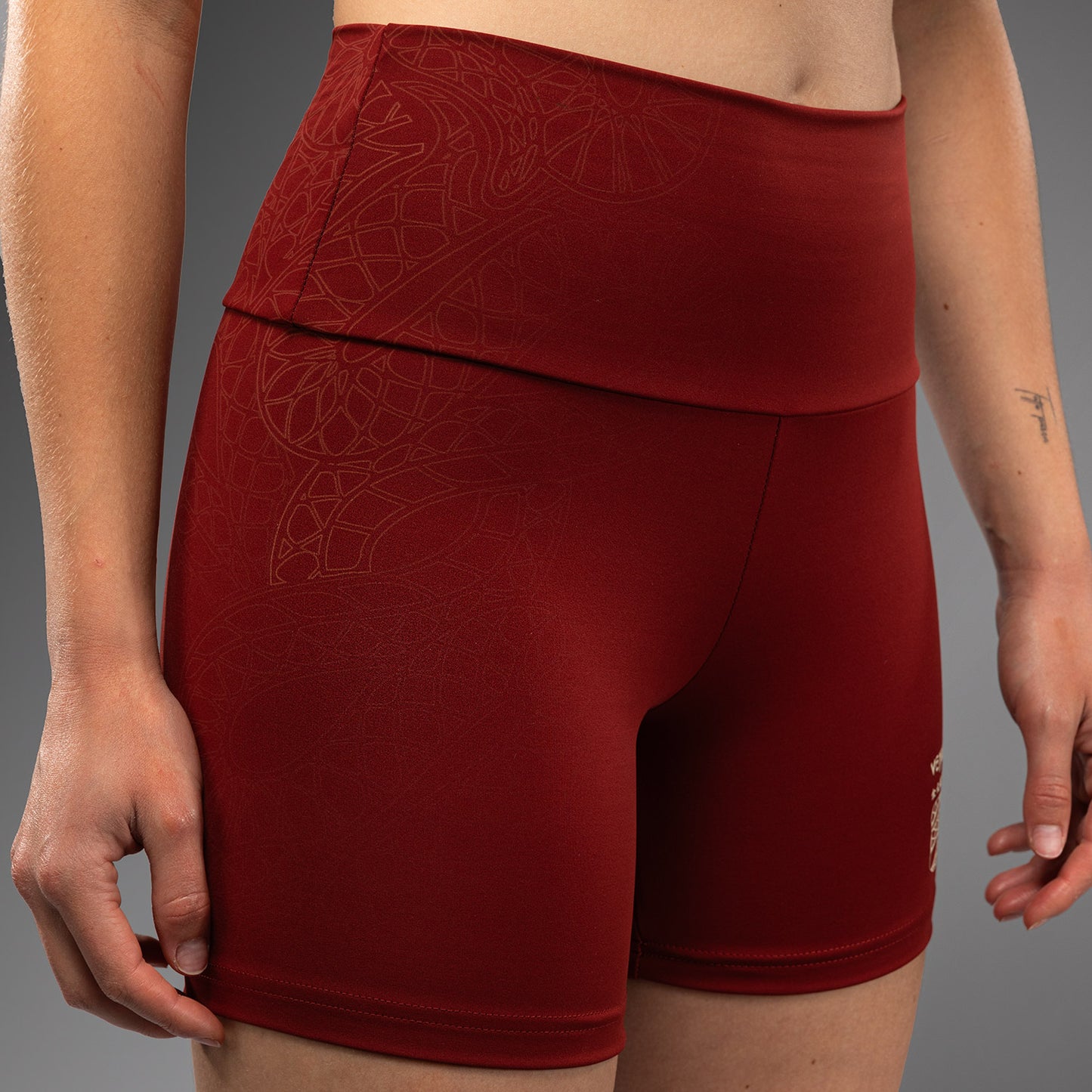 Venum Serpenti Dames Vale Tudo Shorts – Bourgondië/Ivoor