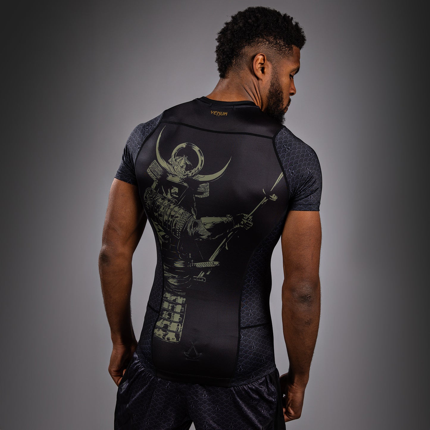 Venum x Assassin’s Creed Shadows Heren-Rashguard met korte mouwen - Zwart