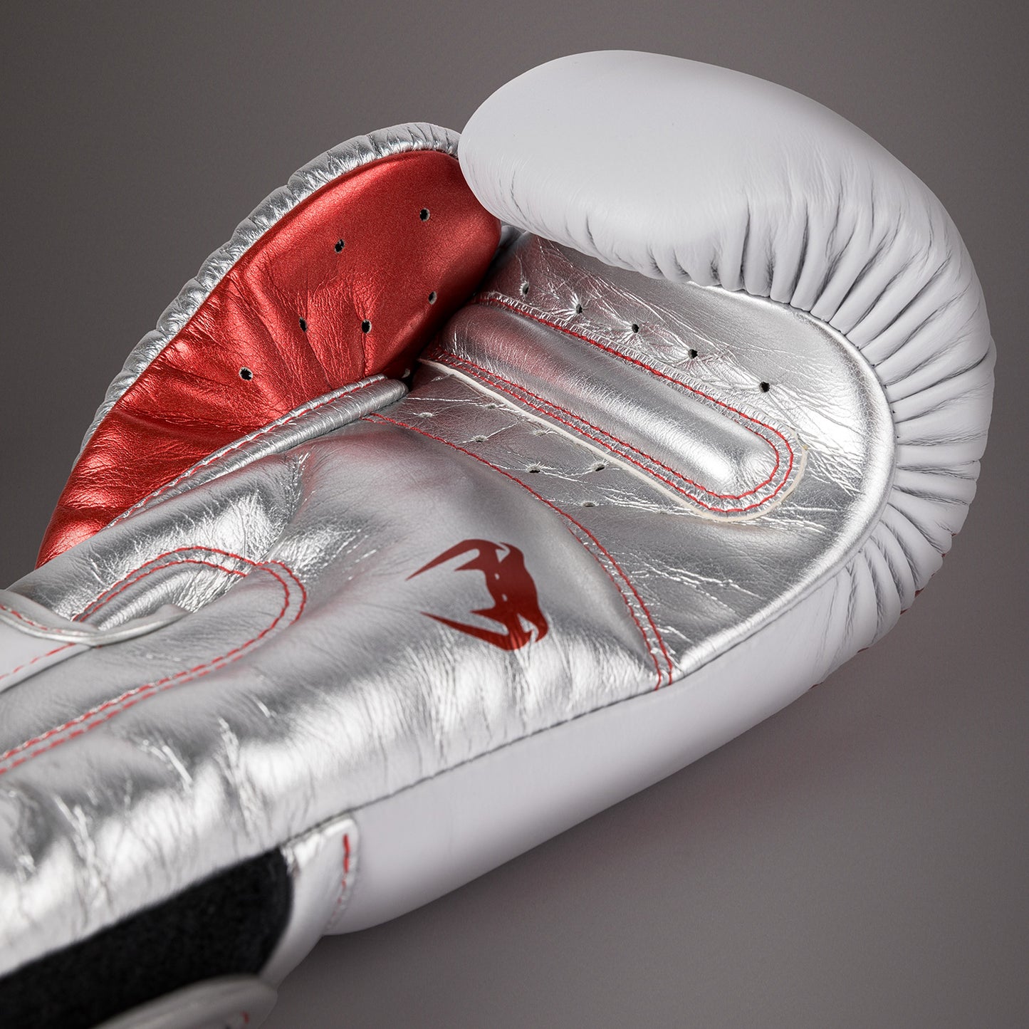 Venum Giant 3.0 Bokshandschoenen - Rood/Zilver - Speciale Editie