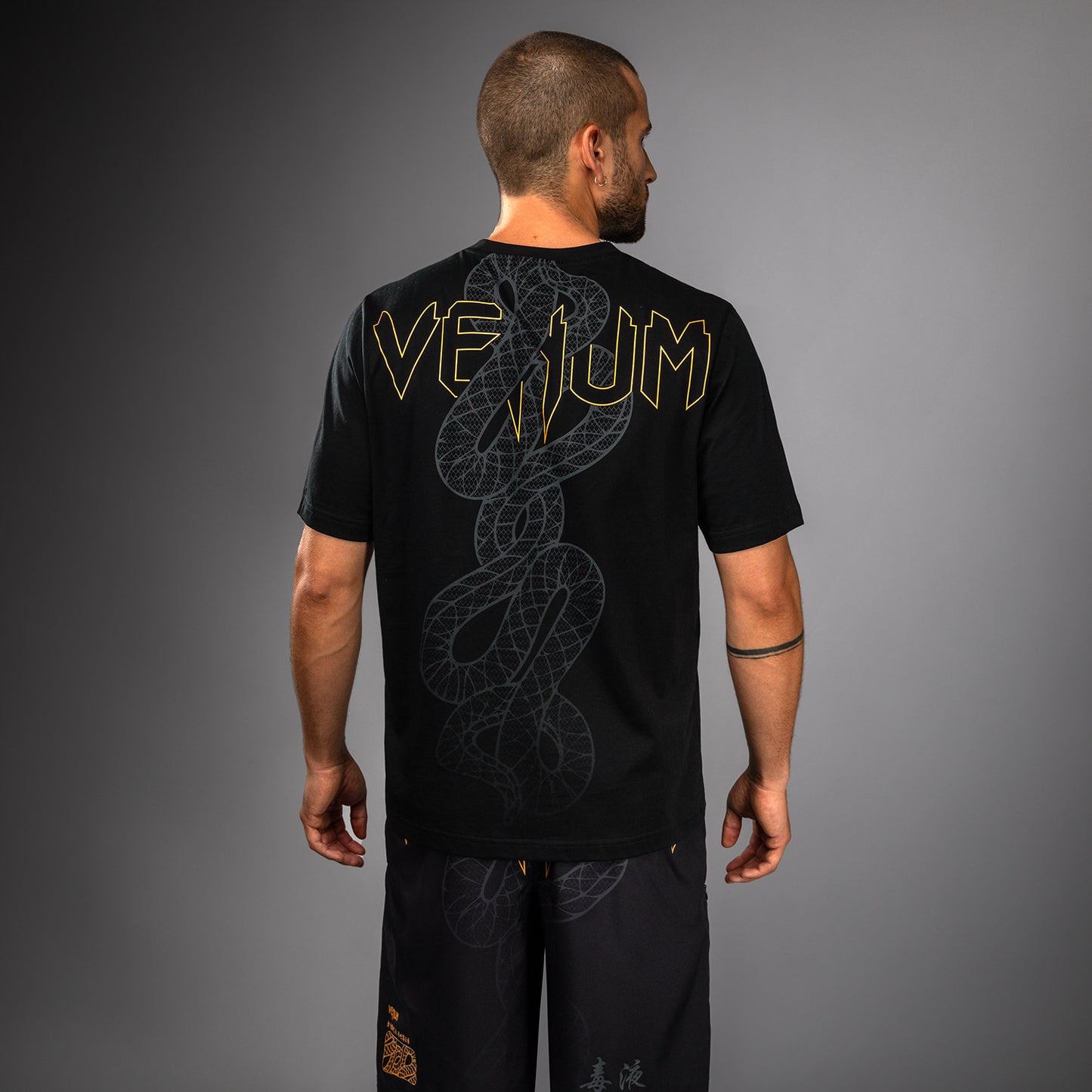 Venum Serpenti T-shirt – Zwart/Zilver/Goud