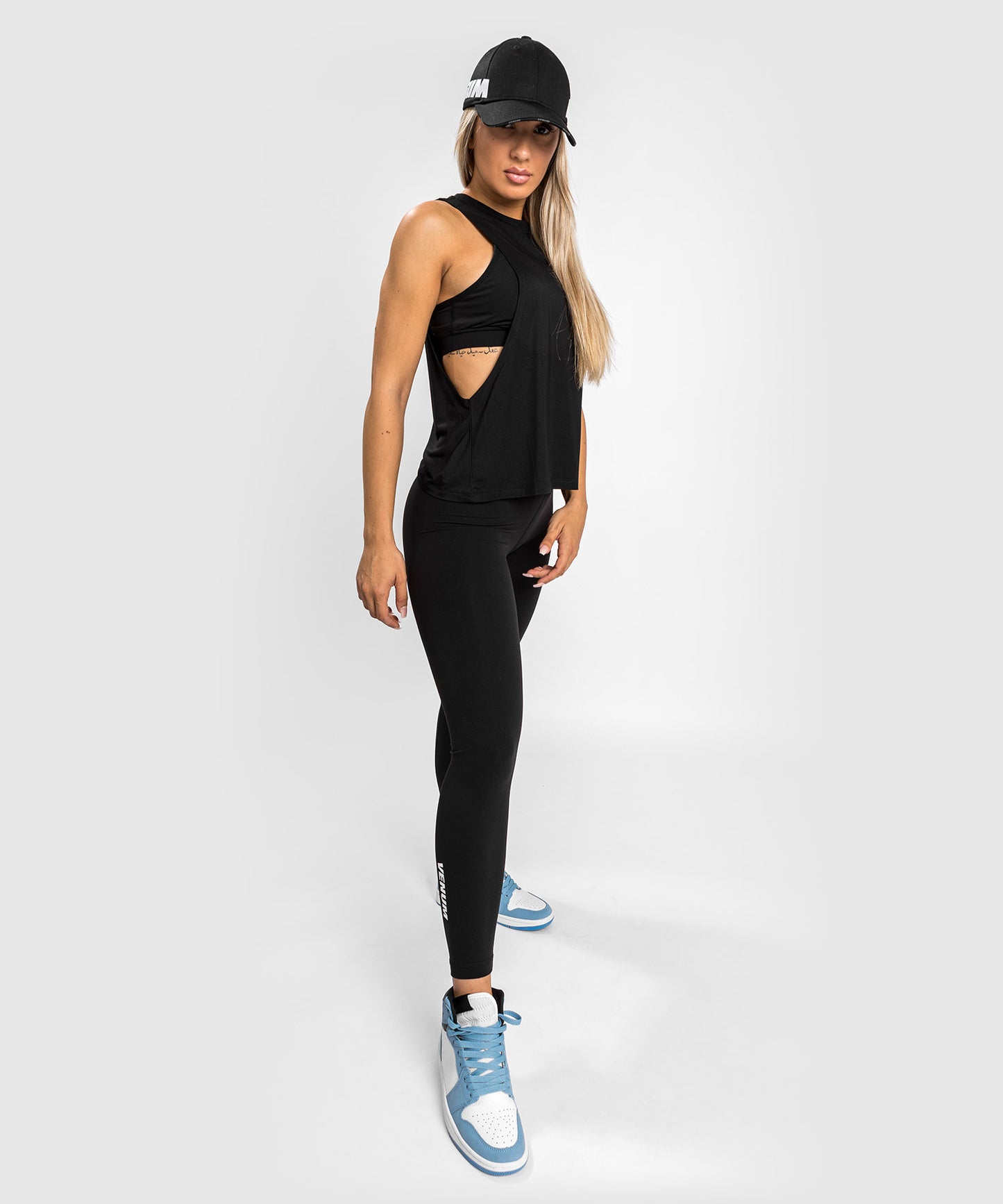 Venum Essential Tanktop met Afhangende Schouders - Zwart