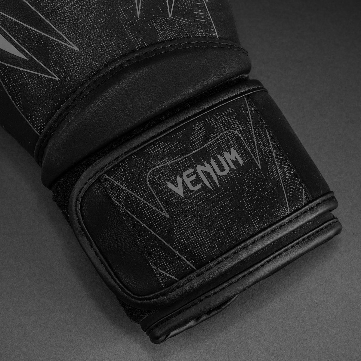 Venum Impact Amazonia Reborn bokshandschoenen - Zwart/Grijs