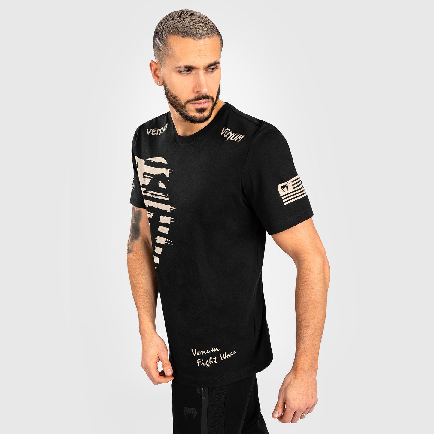 VENUM GIANT USA T-SHIRT - REGULAR FIT - ZWART