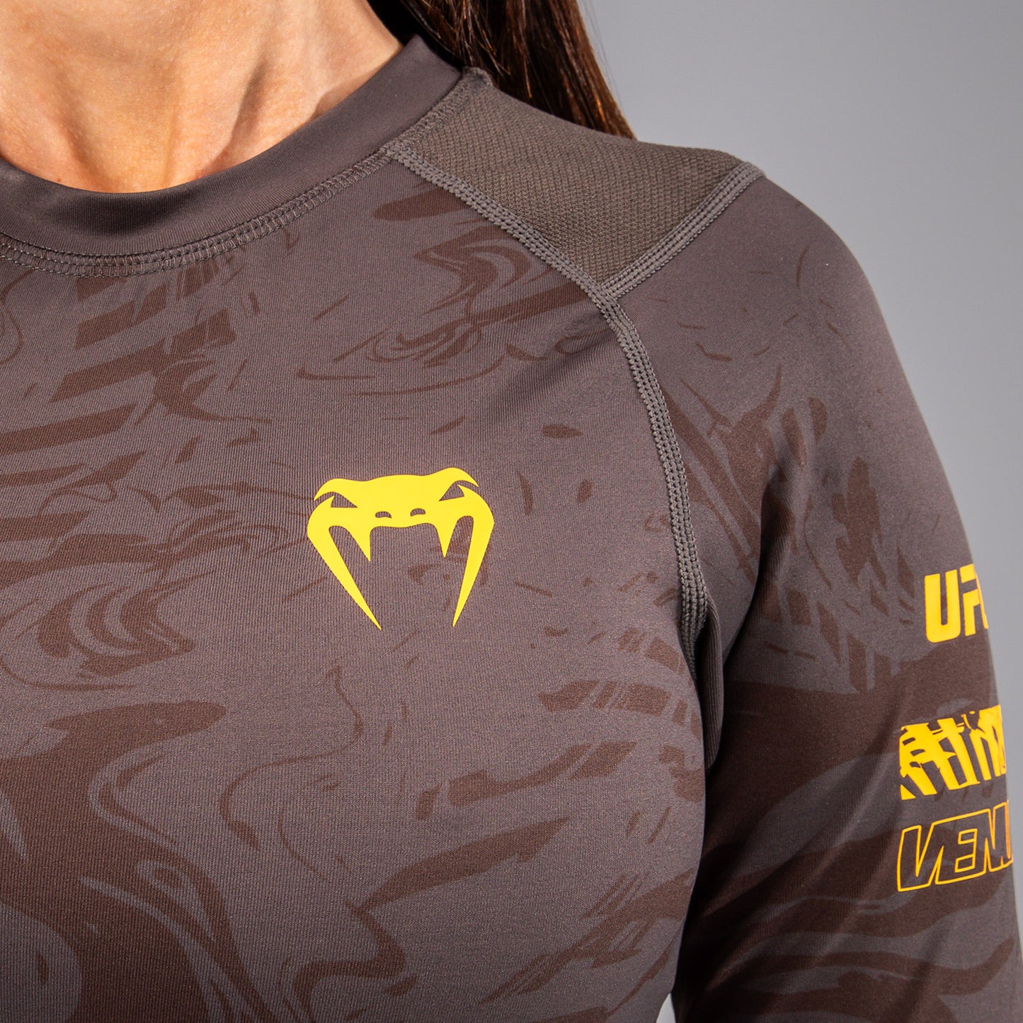 UFC Fusion by Venum Fight Week Performance Rashguard met Lange Mouwen voor Dames - Earthen Brown