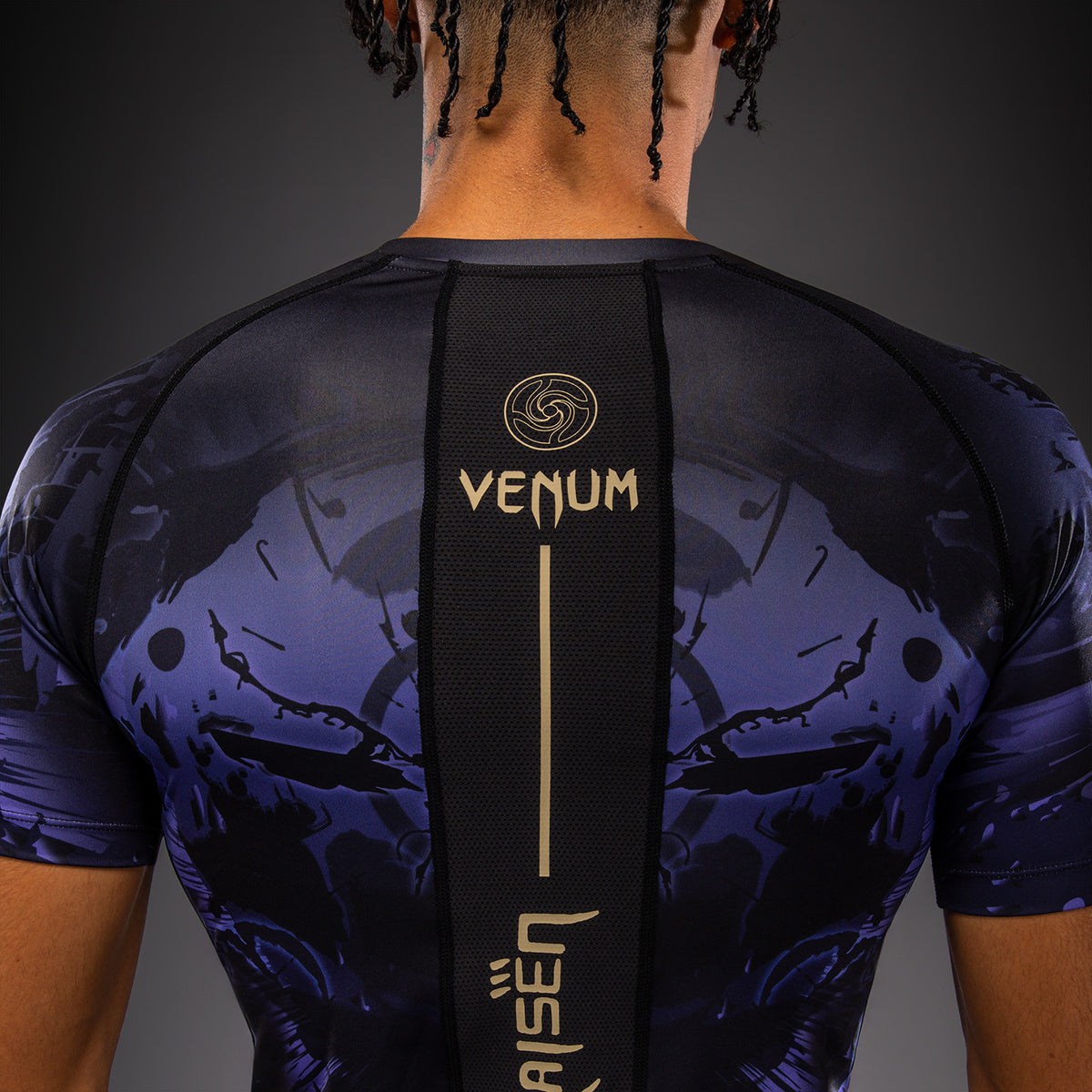 Jujutsu Kaisen x Venum Gojo Rashguard met korte mouwen – Paars