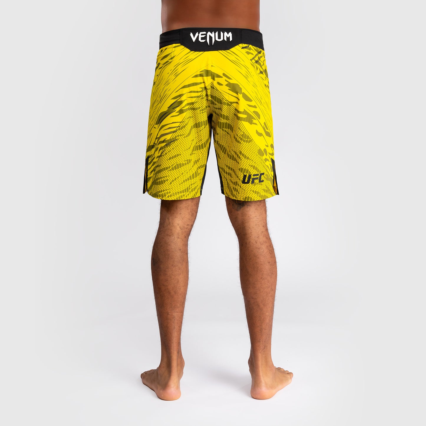 UFC Fusion by Venum Authentic Fight Night Fight Shorts voor Heren - Lang Fit - Geel