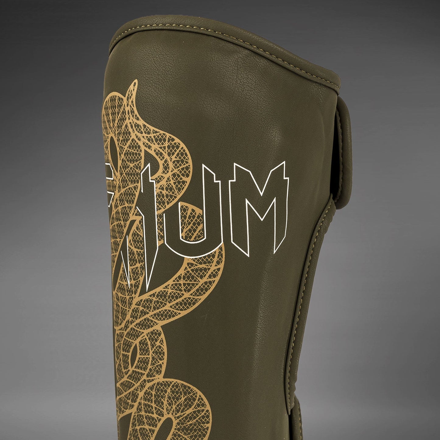 Venum Serpenti Scheenbeschermers – Khaki/Bronze/Ivoor