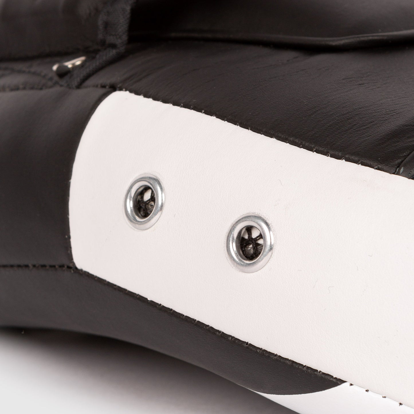 Venum Kick Boxing Gear 2.0 Micro Fibre Kleine Pootjes - Zwart/Wit