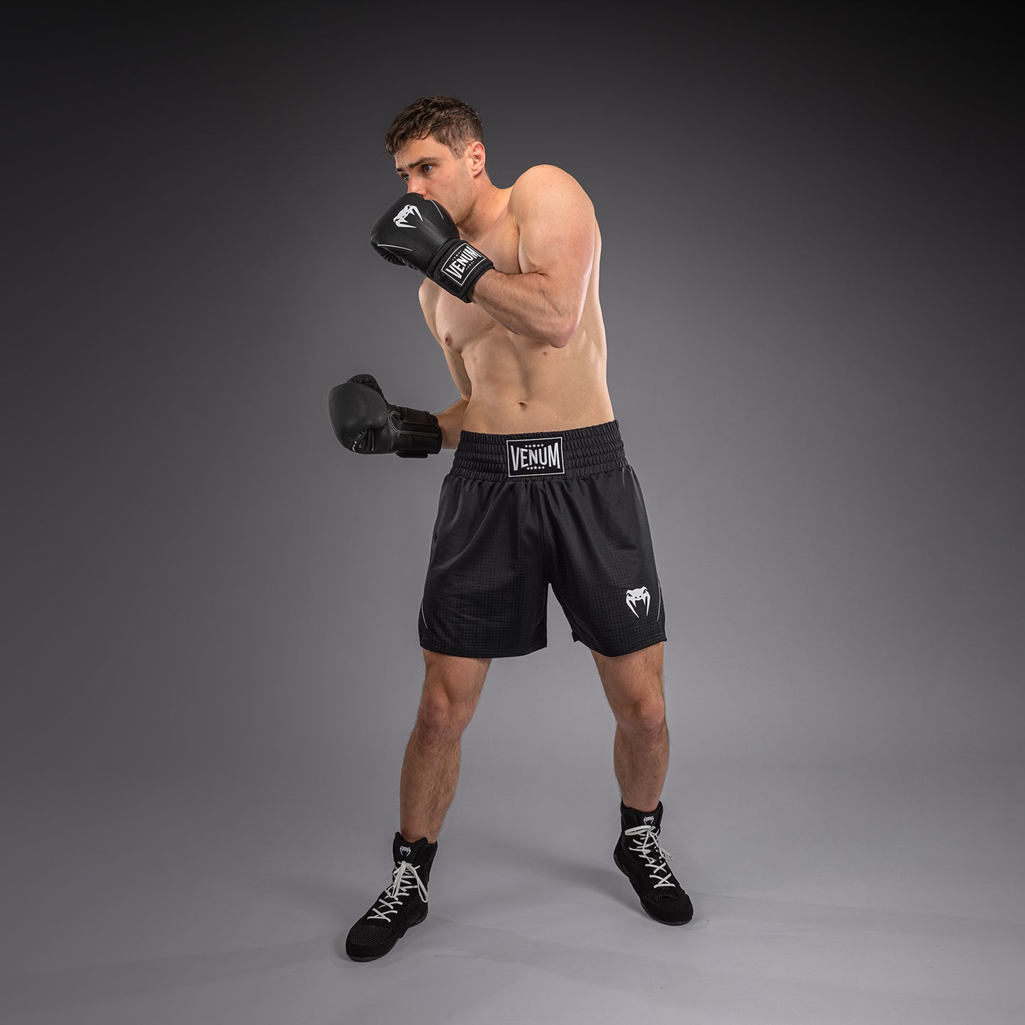 Venum Stealth Boksshort – Zwart/Wit