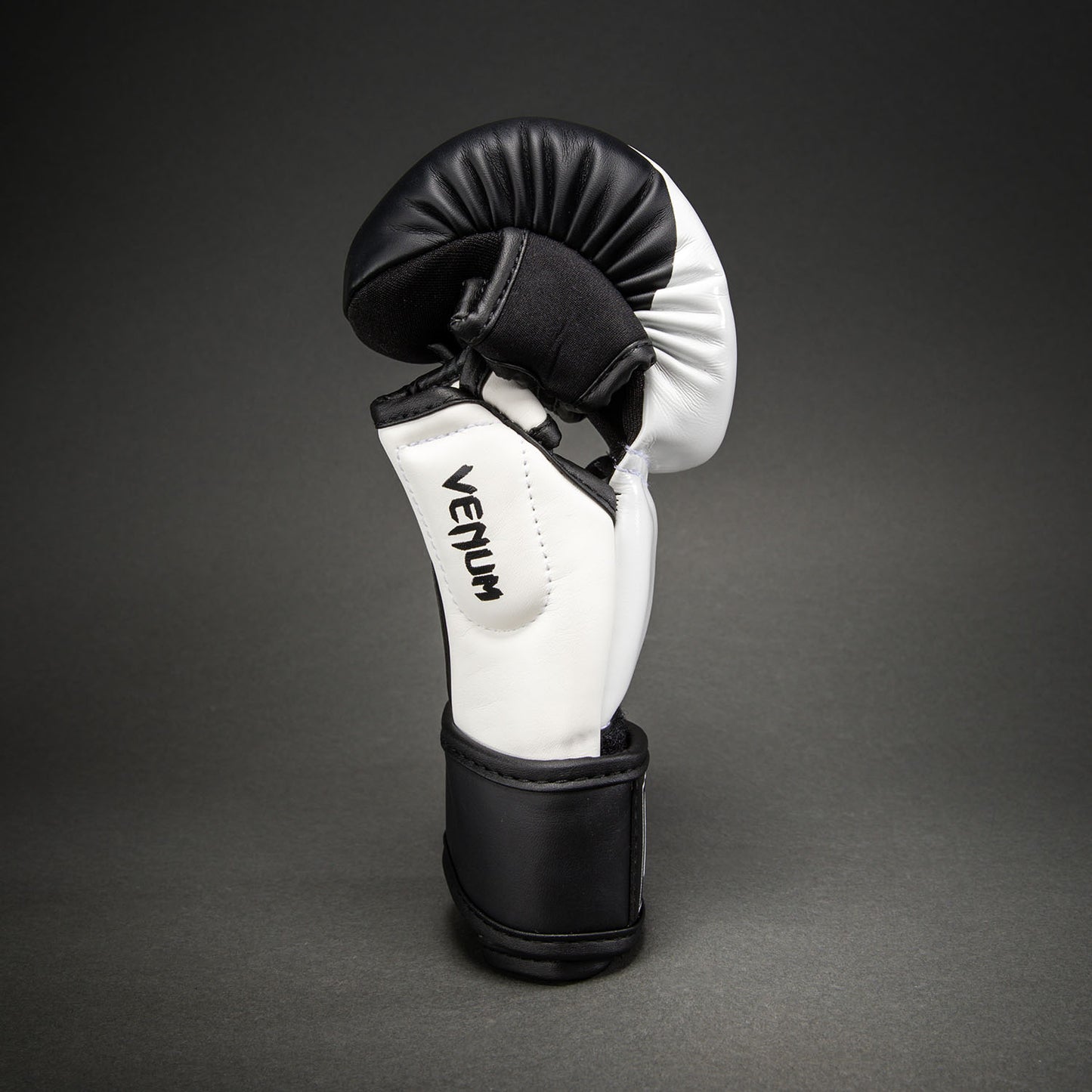 Venum Attack 2.0 Sparring Handschoenen – Zwart/Wit
