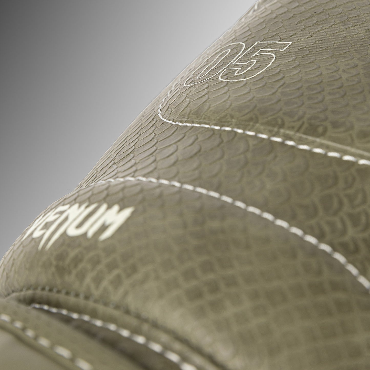 Venum Impact Evo Scales Bokshandschoenen – Legergroen