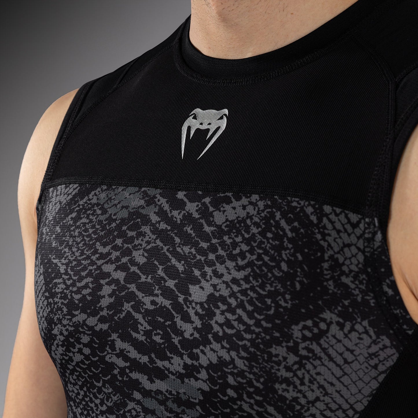 Venum G-Fit Scales Mouwloos Rashguard – Zwart/Antracietgrijs