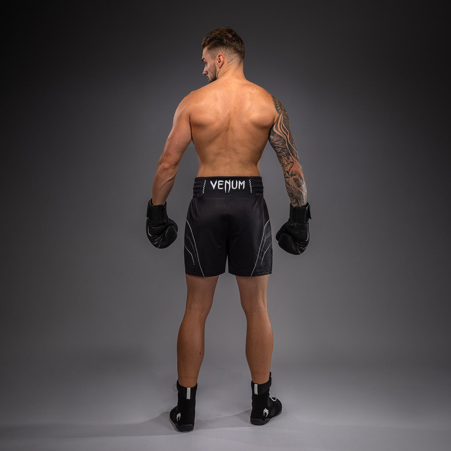 Venum Streamline Boksshort – Zwart/Wit